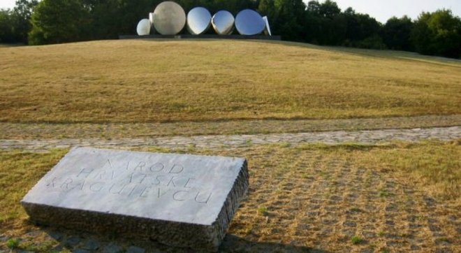 Vojin bakic spomenik zrtvama fasizma kragujevac srbija
